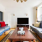 Buckingham Palace Mansion - Sleeps 12